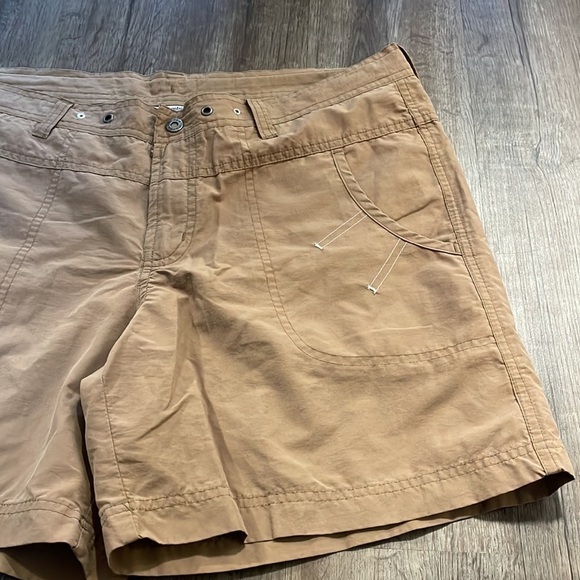 COLUMBIA LIGHTWEIGHT KHAKI SHORTS (M) - Picture 2 of 7